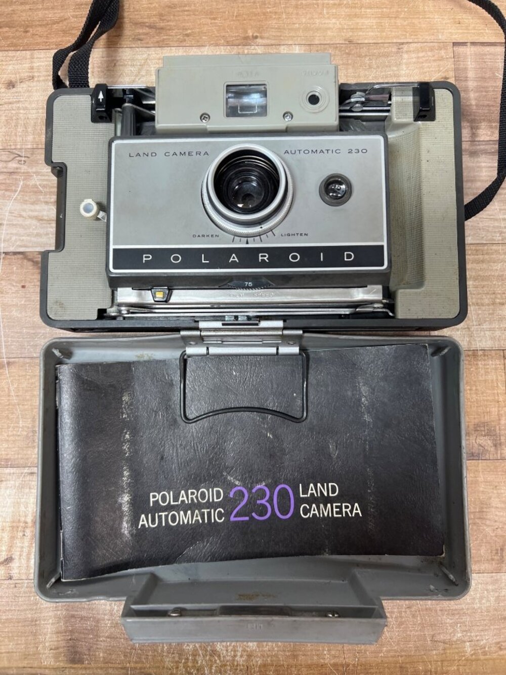Polaroid Automatic 230 Land Camera With Accessories & Case